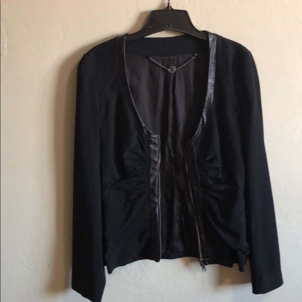 Zip-front top